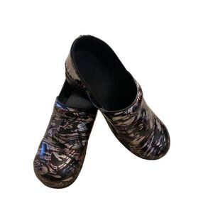 Dansko women’s purple/pink/black iridescent clog size 41
